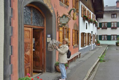 Sunday 20 June, 2010  The Geigenbau Museum records Mittenwald's history of violin making - which continues to this day. A    geigenbau    is a violin and a geigenbauer is a violin maker : 2010-06-20 mittenwald