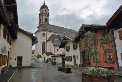 Sunday 20 June, 2010  This  visit was vastly more interesting than museums filled  with stuffed animals, or bits of pottery,  or clothes worn by royalty, or ancient weapons of war, or bones and skulls.  In front of us  is the Catholic parish of St. Peter and Paul Mittenwald. : 2010-06-20 mittenwald