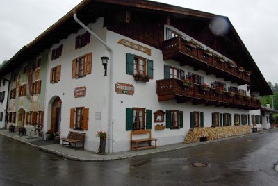 Sunday 20 June, 2010   I asked Rolf (whom we meet later) why the rocks are on the roofs in some places. He said it was to do with reparations from France after the 1870 Franco-Prussian war. I still do not understand. : 2010-06-20 mittenwald