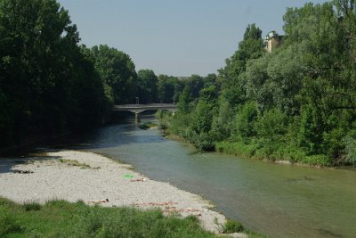 Saturday 3 July, 2010  Two people sunbath by the Isar as it trickles through Munich. : 2010-07-03 Munchen-bonfire