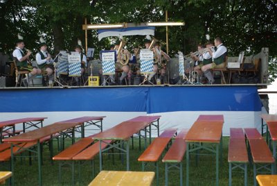 Saturday 3 July, 2010  At the top of the field the town’s Bavarian Orchestra was playing and all of the band members were dressed in traditional Bavarian lederhosen. : 2010-07-03 Munchen-bonfire