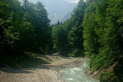 Thursday 1 July, 2010  We did not realise it at the time, but the mountain in front of us is the Zugspitze and its melting water is what created the gorge. : 2010-07-01 partnach-lindenberg