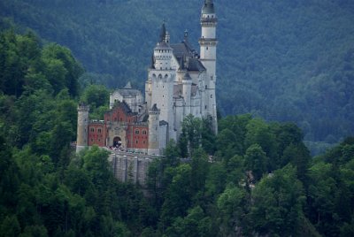 Wednesday 23  June, 2010   More than 1.3 million people visit annually, with up to 6,000 per day in the summer. : 2006-06-23 Bavarian Alps