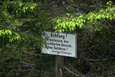 Wednesday 23  June, 2010  Along the way, this sign greets me which I presume tells me to keep off the grass. Anyway, even though my ankle is improving it is still not 100% so I return to the restaurant where Jenni has ordered lunch for us. : 2006-06-23 Bavarian Alps