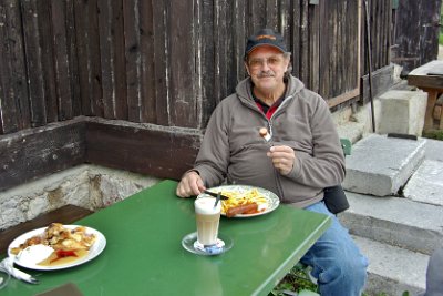 Wednesday 23  June, 2010  I had really tasty sausages and chips. : 2006-06-23 Bavarian Alps