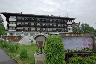 Tuesday 22  June, 2010  This run-down looking hotel, the Hotel Lederer (previously called the Hanselbauer), is where  on On June 30, 1934,  Hitler and the     Schutzstaffel (SS)    purged the leadership of the    Sturmabteilung (SA)   , most  of whom were staying at the resort. : 2010-06-22 Tegensee Beibil