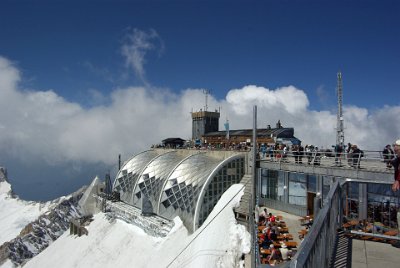 Monday 28  June, 2010  This is the Summit Station Bayerische Zugspitzbahn. There is also a Gipfelstation Tiroler Zugspitzbahn from Tyrol, Austria nearby but neither advertises the availability of the other. : 2010-06-28 sugspitze