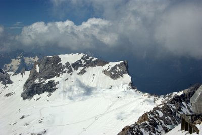 Monday 28  June, 2010  The Northern Schneeferner is the largest glacier in Germany; its ice sheet is about 52 metres  thick at its deepest point. It lies at an average elevation of 2,640 m and is higher than the other German glaciers: the Höllentalferner, Watzmann Glacier and Blaueis. : 2010-06-28 sugspitze