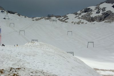 Monday 28  June, 2010  These ski lifts are to the right of the Northern Schneeferner glacier. : 2010-06-28 sugspitze