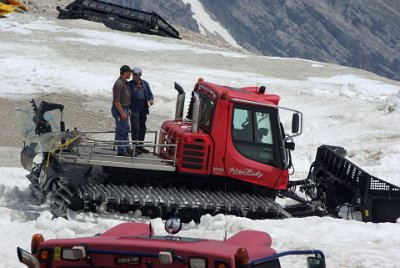 Monday 28  June, 2010  These snow ploughs did not have a lot of work to do today. I imagine that with the weather being so changeable, they are needed to keep the area clear year-round. : 2010-06-28 sugspitze