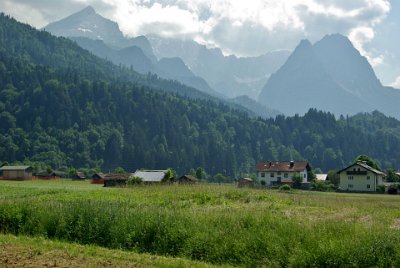 Monday 28  June, 2010  After retrieving the rental car we headed into Garmish-Partenkirchen, visited the tourist bureau and got some information to help us with tomorrow’s planned  visit back here. : 2010-06-28 sugspitze