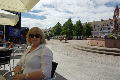 Sunday 4 July, 2010 35th wedding anniversary    We decided that light refreshment was in order so we sat in the shade and had dessert (cherry liqueur ice cream) and coffee. : 2010-07-05 Black Forest