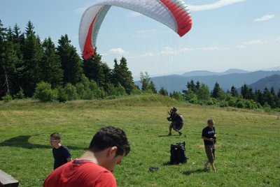 Sunday 4 July, 2010 35th wedding anniversary  These aircraft are paragliders and not hang gliders.   Paragliders are more easily transportable, usually in a back pack, which means they can be transported to the top on a ski lift. : 2010-07-05 Black Forest