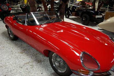 Wednesday 14 July, 2010  1965 Jaguar E Type  The E Type was built between 1961 and 1975 in three distinct versions referred to as "Series 1", "Series 2" and "Series 3".   This car is a Series 2 and is fitted with a 4.2 litre 6-cylinder in-line engine. Series 3 cars from 1971 on used a newly designed 5.3 litre V12-engine with 275 hp. : 2010-07-13 Claus