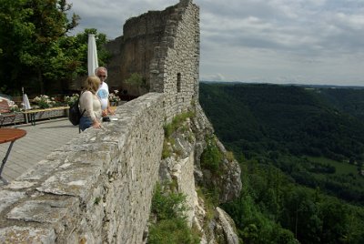 Thursday 15 July, 2010 &nbsp;  The castle, as are other castles in the area, is built on a plateau. : 2010-07-16 Claus