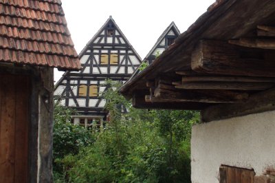 Thursday 15 July, 2010 &nbsp;  Looking back at the entrance building with the pig pen on the right. The barn on the left dates from 1558. : 2010-07-16 JGR FRANKFURT RETURN