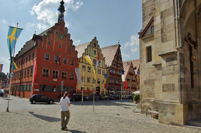 Wednesday 14 July, 2010 &nbsp;  There are three magnificent circa-1600 gabled buildings  in the Wine Market opposite. 1) The Aldermen's Inn (leftmost building) with its domed tower roof;  it also served as the town's guest house where important persons stayed. 2) A patrician house (now Zur Glocke) with a stepped gable . 3) the Deutsche Haus . . . : 2010-07-13 Claus