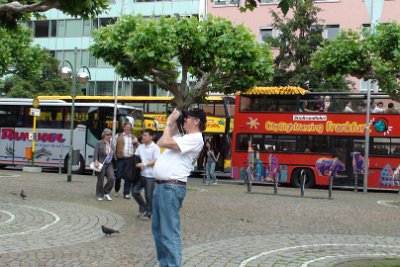 Saturday 12  June, 2010  The bus takes us for a a tour and drops us off back where we started. : 2010-06-12 JGR Frankfurt