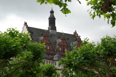 Saturday 12  June, 2010  This is the very attractive  Frankfurt City Hall, the Römer,  located at the Römerberg (city hall square).  The Römer was partially destroyed in World War II and later rebuilt. : 2010-06-13 Frankfurt