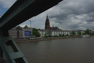 Saturday 12 June, 2010  The Iron Bridge was built in 1868 as a pedestrian bridge and it connects the Romerberg with the suburb of Sachsenhausen on the southern side of the Main.  It is 170 m long and constructed of riveted steel trusses. : 2010-06-13 Frankfurt