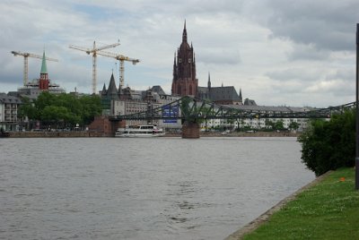 Saturday 12 June, 2010   Building cranes in the middle of the Global Financial Crisis must mean that Frankfurt is not suffering too much. Frankfurt's unemployment rate is less than 1 percent and over 600,000 jobs are available throughout the city. Services V Manufacturing: no contest. : 2010-06-13 Frankfurt