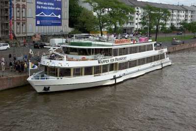 Saturday 12  June, 2010  My ankle is really bad so we decide to take a river cruise. It was very reasonably priced at  €7 for a 50 minute ride. : 2010-06-13 Frankfurt