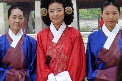 Thursday 10 June, 2010  Beautiful traditional costumes worn by ladies whose prime purpose is to . . . : JGR Korea