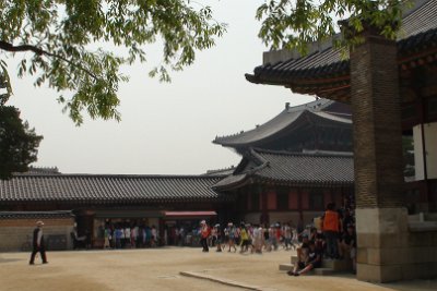 Thursday 10 June, 2010  The Gyeongbokgung Palace is a complex of buildings that include the Queen's quarters, the King's quarters and many other buildings. : JGR Korea