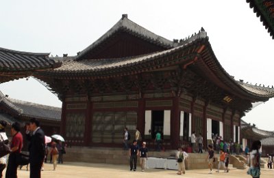 Thursday 10 June, 2010  Sajeongjeon hall. The King retired here to conduct day-to-day state business. : JGR Korea