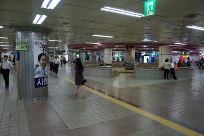 Thursday 10 June, 2010  This, believe it or not, is the entrance to Euiljiro-1 station. It is sparkling and orderly. : Seoul