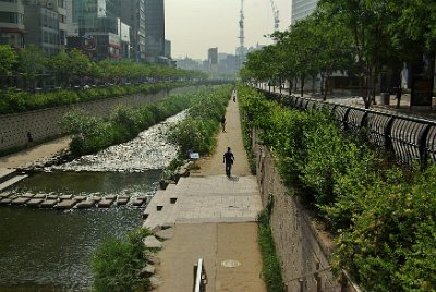 Thursday 10 June, 2010  We enter one of the world's great rehabilitation schemes, the Cheonggecheon Stream : Seoul