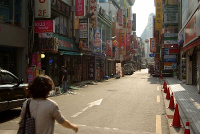 Thursday 10 June, 2010  These smaller streets are sometimes the more colourful, particularly at night. : Seoul