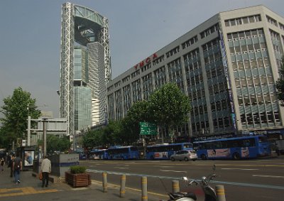 Thursday 10 June, 2010  We turn into Jongno-gil (street) and happen to notice the Jongno Tower. It is an office building built in 1999 with 24 stories above ground and 6 below ground. : Seoul