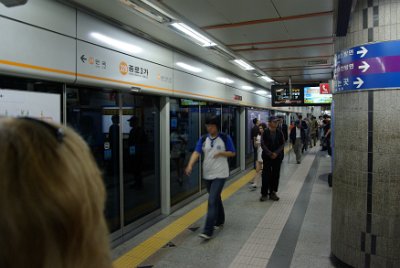 Thursday 10 June, 2010  There were ticket machines that displayed and spoke English. The trains pull up behind sliding glass doors and for a Sydney-sider, this is amazing 21st century stuff. : Seoul