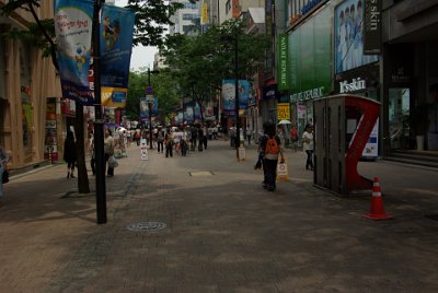 Thursday 10 June, 2010  It is one of Seoul's major shopping districts and motor traffic is excluded from the area. : Seoul