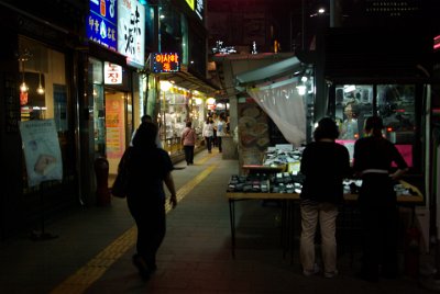 Thursday 10 June, 2010  Night has fallen, we have had dinner at the hotel, a bit of rest and now we are ready to spend our final hours shopping in the streets of Myeong-dong. : Seoul