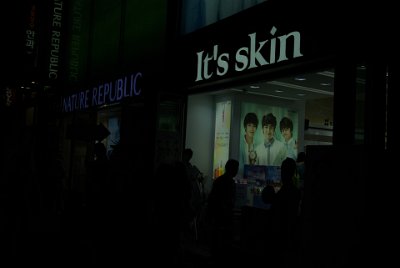 Thursday 10 June, 2010  I walk into shop after shop and see many shoes that I would like to have bought but, in shop after shop they did not carry my size. I wanted size 45 but most of them carried nothing larger than size 43. : Seoul