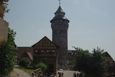 Monday 12 July, 2010 &nbsp;  Behind the Sinwell Tower are the the eastern municipal buildings of the castle (Kaiserstallung and Luginsland) which today are are used as a youth hostel. : 2010-07-12 Nurnberg