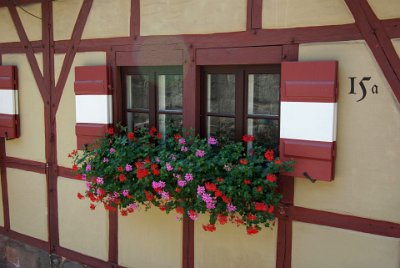 Monday 12 July, 2010 &nbsp;  The colours of Franconia are red and white. : 2010-07-12 Nurnberg