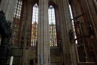 Monday 12 July, 2010 &nbsp;  St Sebaldus was also severely damaged and was restored to almost its pre-war state. New sandstone columns integrate seamlessly with the existing columns. The stained glass windows appear to have been reconstructed from what was left in the ruins. : 2010-07-12 Nurnberg