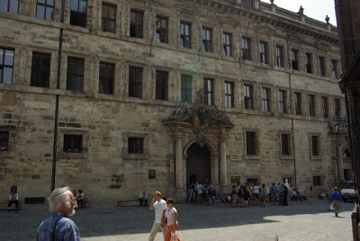 Monday 12 July, 2010 &nbsp;  The Old City Hall comprises all buildings  in this city block erected between the 14th and 17th century. The buiding   is situated  opposite the eastern choir (the bit at the back) of St Sebaldus' Church and is modelled on Italian palazzo design. : 2010-07-12 Nurnberg