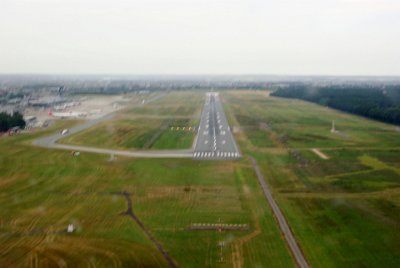 Tuesday 13 July, 2010 &nbsp;  We approach the runway to get a commercial pilot's  eye view of a landing approach. : 2010-07-13 Neurnberg