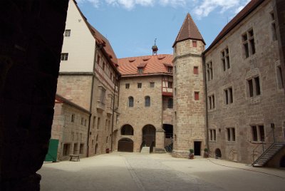 Tuesday 13 July, 2010 &nbsp;  The courtyard of Cadolzburg - significantly restored. : 2010-07-13 Neurnberg