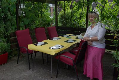 Sunday 11 July, 2010 &nbsp;  They had everything ready to welcome us with an afternoon snack of iced coffees and home-made cheesecake and strawberry pie. : 2010-07-11 nurnberg