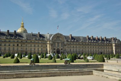 Thursday 8 July, 2010 &nbsp;  The Musée d'Histoire Contemporaine is a museum of contemporary history located in the Invalides. The museum was originally established in 1914 as the Library-Museum of  War.  Today the museum contains about 1,500,000 items and documents from 1870 to the present day, covering major themes of French or international history : 2010-07-08 Paris1