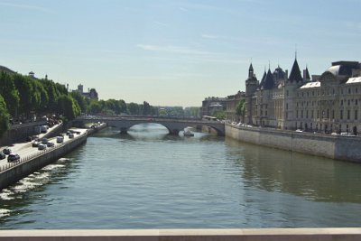 Thursday 8 July, 2010 &nbsp;  We then cross the river on the Pont Neuf (New Bridge) which, despite its name, is the oldest standing bridge across the river Seine. Its name, which was given to distinguish it from older bridges that were lined on both sides with houses, has remained. Behind is the The French Cour de cassation (highest jurisdiction in the French judicial order). The building is part of the    Palais de Justice   . : 2010-07-08 Paris1