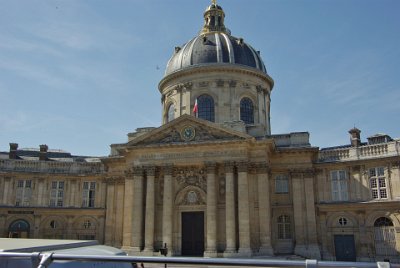 Thursday 8 July, 2010 &nbsp;  To the left of the Pont des Arts is the Institut de France.  The institute manages approximately 1,000 foundations, museums and chateaux. It also awards prizes and subsidies, which amounted to a total of &euro;5,028,190.55  in 2002. : 2010-07-08 Paris1