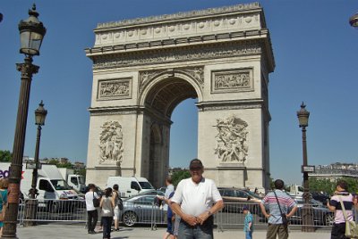 Thursday 8 July, 2010 &nbsp;  The large sculptural relief on the left is Le Triomphe de 1810 featuring a resplendent Napoleon and above it is La bataille d'Aboukir, 1799. On the right is Le Départ de 1792 (La Marseillaise) with naked French youth fighting bearded German soldiers in chain mail and above it the Les funérailles du général Marceau, 1796. The reliefs at the top glorify the battles of Jemmappes and Austerlitz. : 2010-07-08 Paris1