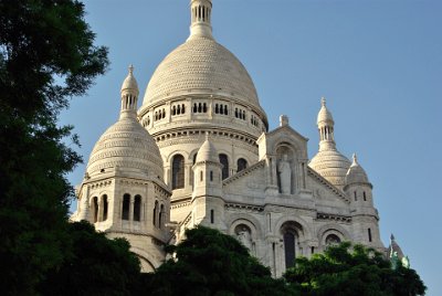 Thursday 8 July, 2010 &nbsp;   . . . the Basilique Sacré-Coeur (Basilica of the Sacred Heart), a Roman Catholic church, located on the highest point of Paris in Montmartre. : 2010-07-08 Paris1