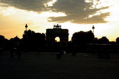 Thursday 8 July, 2010 &nbsp;  The Arc de Triomphe du Carrousel is located in the Place du Carrousel on the site of the former     Tuileries Palace   .   The Arc de Triomphe du Carrousel was built between 1806-1808 to commemorate Napoleon's military victories of the previous year. The more famous Arc de Triomphe de l'Étoile was designed in the same year, but it took thirty years to build and is about twice as massive. : 2010-07-08 Paris1